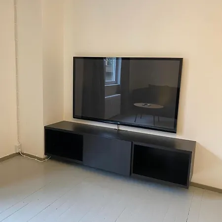Cozy And Spacious Two-room 65m2 Apartamento